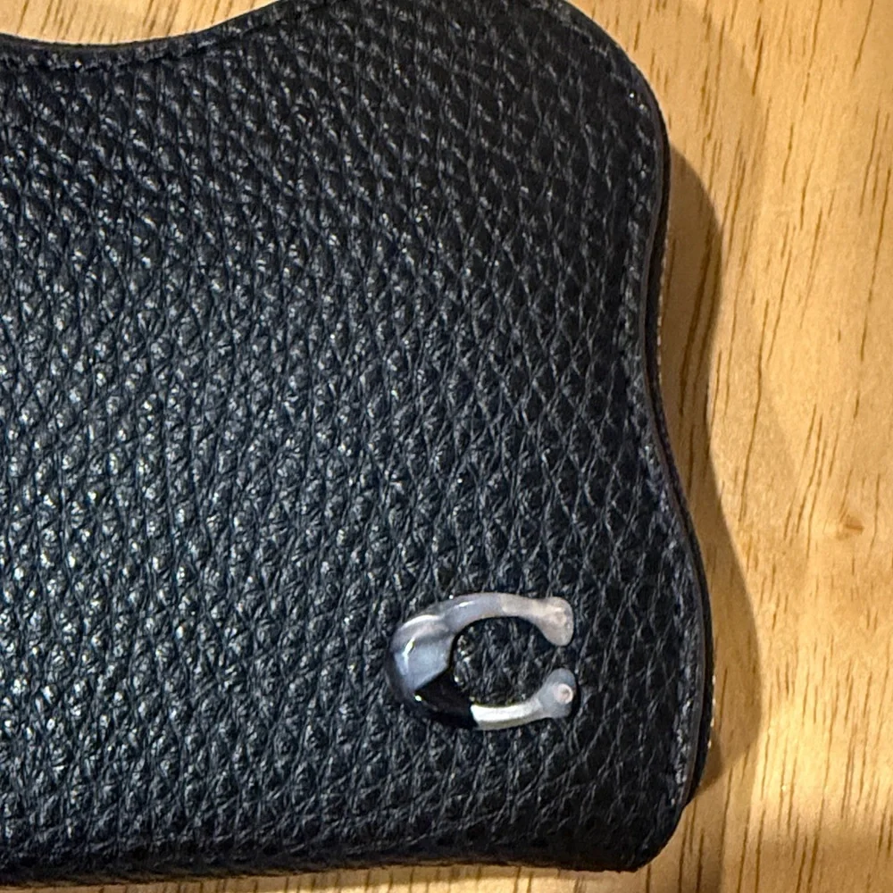 Coachtopia Black Pebbled Leather Zip Coin Pouch with Signature C Charm - Picture 2 of 7